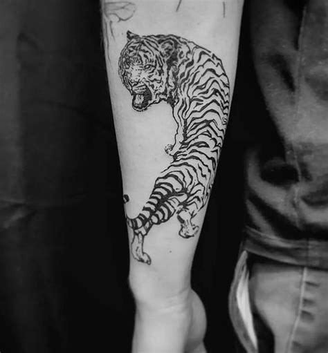 Top 64 Traditional Tiger Tattoo Forearm Latest Esthdonghoadian