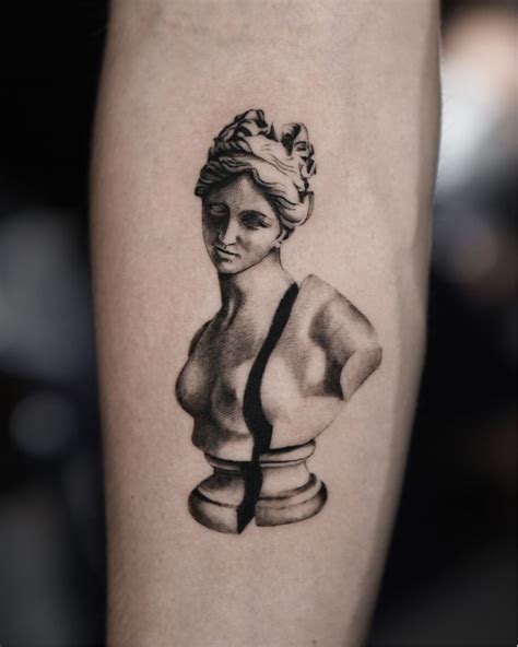 Venus Sculpture By Valentina Tattoos Greek Tattoos Black Ink Tattoos Statue Tattoo