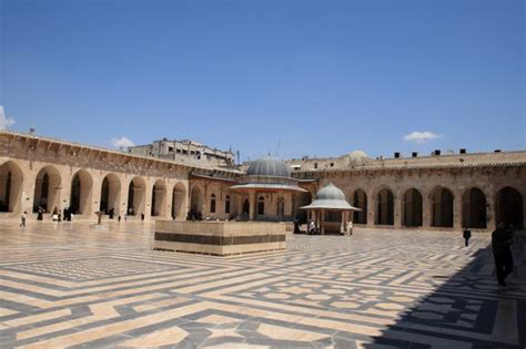 جولة سياحية فـي الجامع الأموي الكبير بمدينة حلب