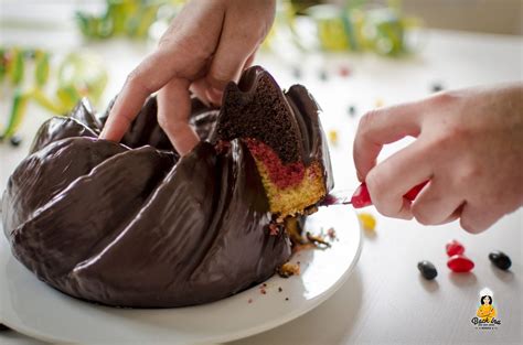 Unsere gruppengegner bei der fußball em haben wir in „knusprige. Deutschland-Kuchen zur EM: Schwarz-rot-gold im Teig ...