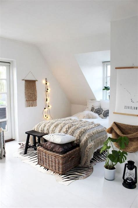 The soft texture of the tufted velvet headboard looks gorgeous alongside a midcentury modern bedside table. 20 Wonderful Bohemian Minimalist Bedroom Ideas You Have To ...
