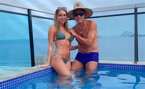 Veja a repercussão de alguns nas redes sociais, desejando o treinador. Renato Gaúcho e filha curtem piscina durante período de ...