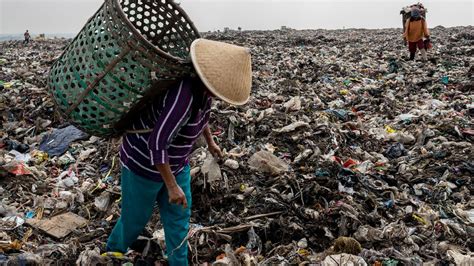 People Are Living Inside Landfills As The World Drowns In Its Own Trash