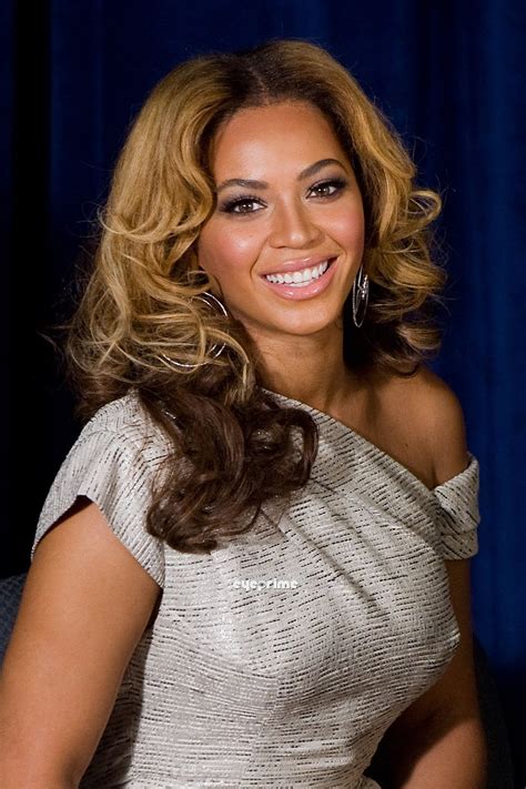 wallpaper world beyonce knowles sexy image by unveiling of the beyonce cosmetology center in