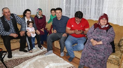 Anne sevgi kayaalp, madalyalara gözü gibi bakıyor. RIZA KAYAALP'İN BABA EVİNDE ŞAMPİYONLUK SEVİNCİ - Son ...