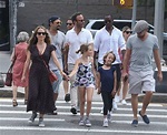 Leonardo DIcaprio con le figlie di Tobey Maguire a New York