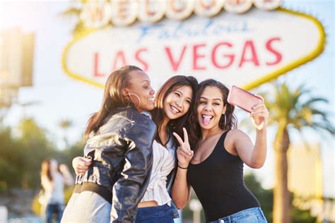 20 Fun Pictures And Selfies To Take While In Las Vegas