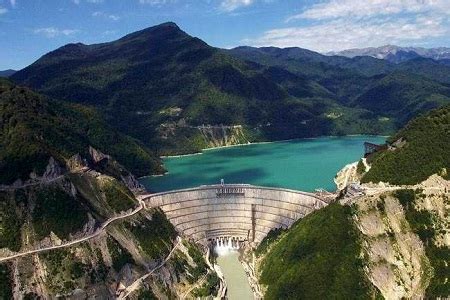 The largest dam lies in the foothills of the sierra nevada, and at 770 feet (230 m) tall, is the tallest dam in the united states. Top 11 Tallest Dams in the World - World Blaze