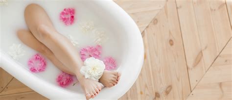 This Diy Milk Bath Recipe Soothes Dry Itchy Skin In A Flash Advanced Dermatology And Skin