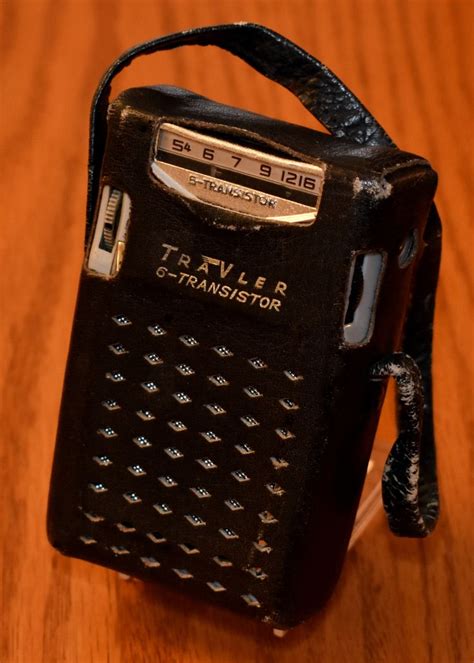 Vintage Trav Ler Transistor Radio In Leather Case Model Tr 610 Am