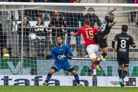 Тиль гус / guus til. Guus Til foto - FCUpdate.nl