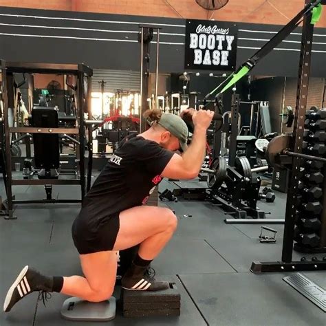 Pin By Marilyn Mcmanimie On Lower Body Pistol Squat Squats Body Weight