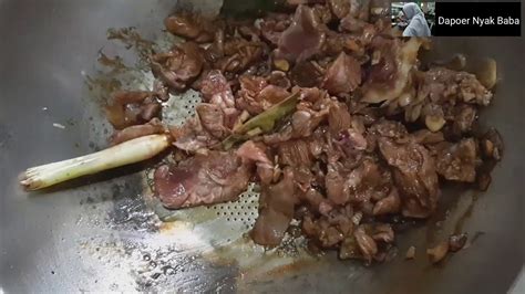 Masukkan tumisan bumbu kedalam rebuusan daging. Daging Kambing Goreng Asem (Oseng2 Daging Kambing) - YouTube