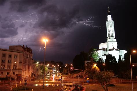Czy wyładowania atmosferyczne są intensywne? Radar burz online. Zobacz, gdzie jest burza - Białystok ...