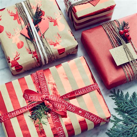 Find images of christmas present. Gift wrapping ideas for Christmas presents with style ...