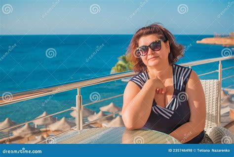 concept d humeur de vacances pour femmes matures photo stock image du durée insousiant 235746498