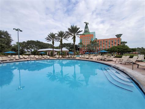 This Is How To Staycation At The Walt Disney World Swan And Dolphin