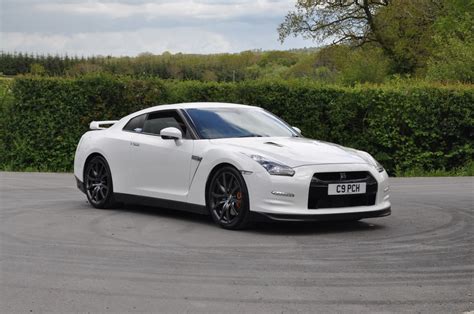 I've had multiple ferraris and porsches and there are several reasons the r35 has got very clever electronics and traction control system which makes it an absolute beast on the track. Nissan R35 GTR - Jap Imports UK