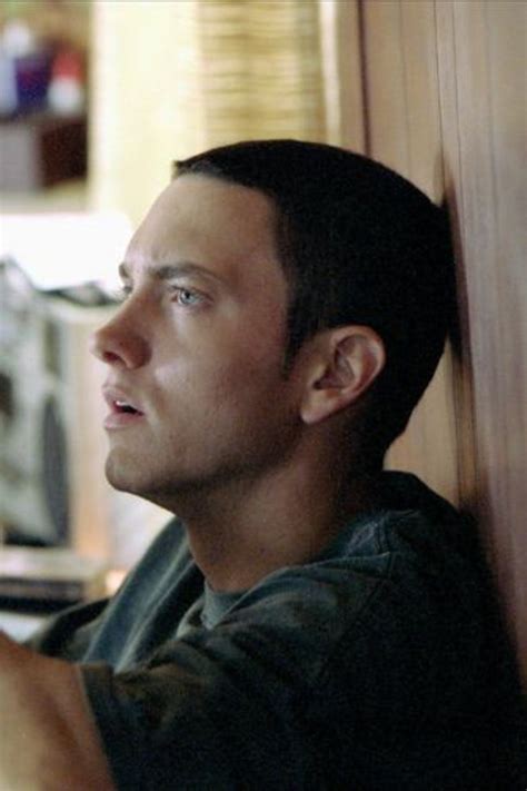 Summons strength within himself to cross over these arbitrary boundaries to fulfill his dream of success in hip hop. 15 things you (probably) didn't know about '8 Mile'