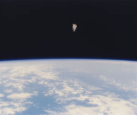 Recordando A Bruce Mccandless El Primer Hombre Que Flotó Libremente En El Espacio Eureka