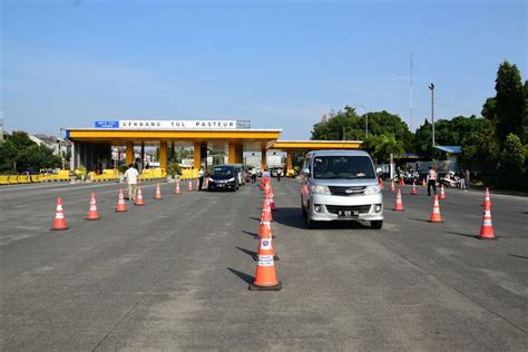 Foto Hari Pertama Penerapan Ganjil Genap Di Bandung Kendaraan Dari Luar Daerah Tak Sesuai