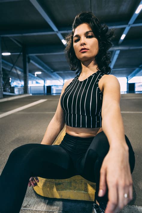Fashion And Fitness Activewear In 2020 Gym Clothes Women Fitness Wear