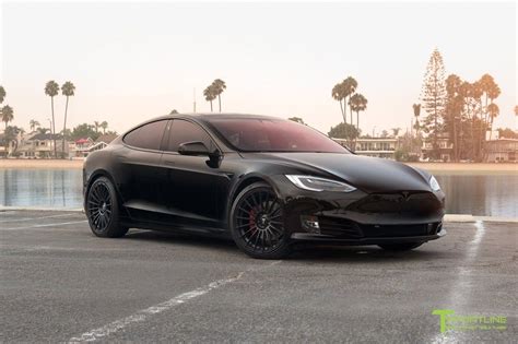 The car suffers from a cheap interior and a lack of physical buttons for essential functions like. Deze Tesla Model S P100D is sinister - Autoblog.nl