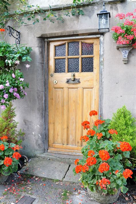 Boosting Your Homes Curb Appeal With Fun Porch Pots Cottage Front