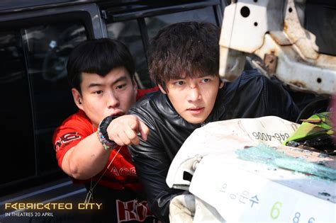 A gamer named kwon yoo (ji chang wook) is unemployed, but in the virtual world he is a leader. K-MOVIE Ji Chang Wook's Debut Movie "Fabricated City ...