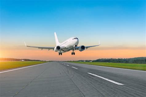 Airplane Takeoff Stock Photos Pictures And Royalty Free Images Istock