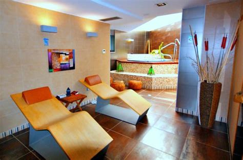 Cuenta con piscinas al aire libre para adultos y niños. LEO DELUXE APARTAMENTOS (Punta Umbria, Spanje) - foto's, reviews en prijsvergelijking - Tripadvisor