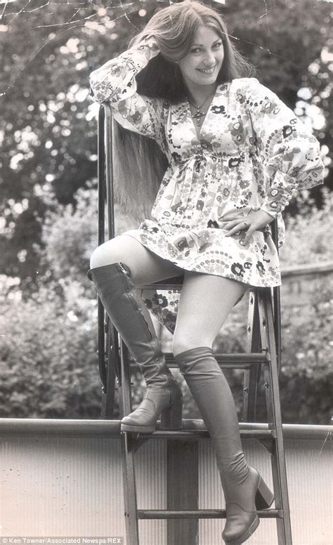 Touch Of The Magic Airbrush Ex Bond Girl Jane Seymour 62 Flaunts Her