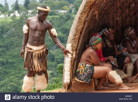 Zulu Dancing Imágenes De Stock & Zulu Dancing Fotos De ...
