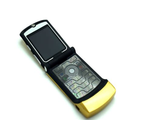 Motorola V3 Razr Sim Free Unlocked Mobile Flip Phone Gold Baxtros