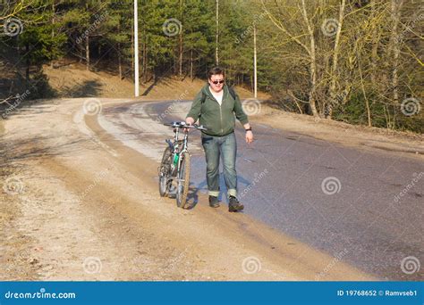 Mountain Bike Cyclist Riding Uphill Stock Photography Image 19768652