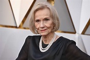 Actress Eva Marie Saint — local alum — presents at the Oscars