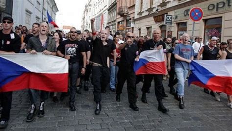 Girl Scout Confronts Far Right Protester At Czech Neo Nazi Rally News Telesur English