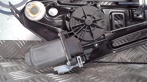 De ce fait, elle adopte un nouveau bouclier avant, de nouveaux feux à leds arrière ainsi que de nouvelles jantes. Leve vitre electrique arriere gauche PEUGEOT 207 CABRIOLET ...