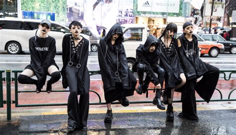 The Ultimate Guide To Goth Punk And Emo Styles Know Your Clothes