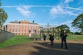 As Portas Do Palácio De Kensington Em Hyde Park Em Londres, Inglaterra ...