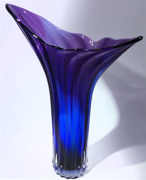 Art Glass Whale Tail Vase Kela S A Glass Gallery On Kauaii Glass Art Vase Crystal Art