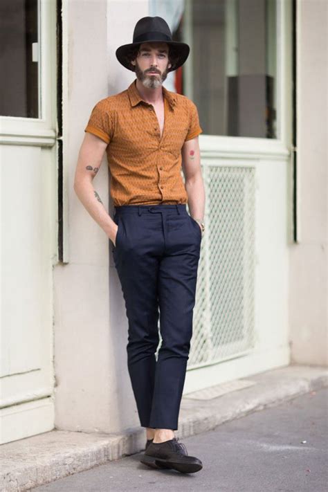 Men's hipster styles are usually a mix of casual, grunge, and punk with some '60s skinny or slim cut jeans or chinos in dark wash, neutral tones, or bold colors are usually the base for men's hipster looks. Button Up Shirt Style Inspirations to Make the Ladies ...