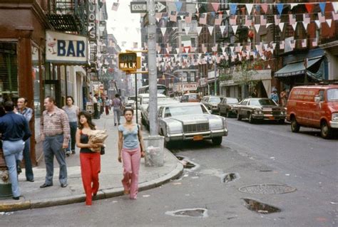 50 amazing color photographs of street scenes of new york city in the 1970s street scenes new