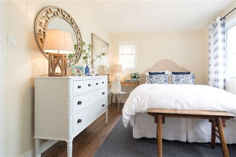 Tips and decoration idea for small bedroom arrangement. Houzz Tour: A New Lake House Gets a Lived-in Look ...