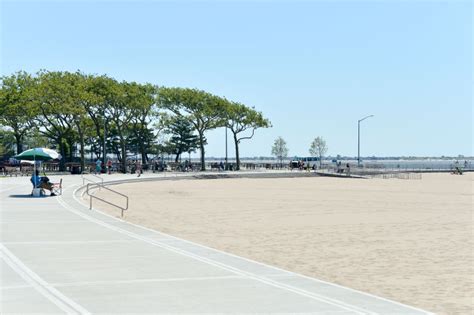 Manhattan Beach Park Beaches Nyc Parks