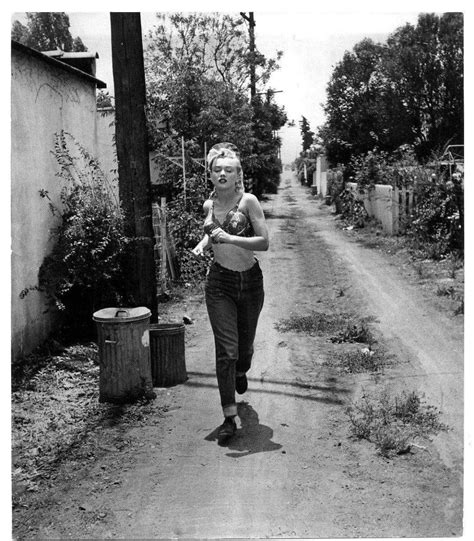 Marilyn Monroe Running Through The Back Alleys Of Los Angeles Before