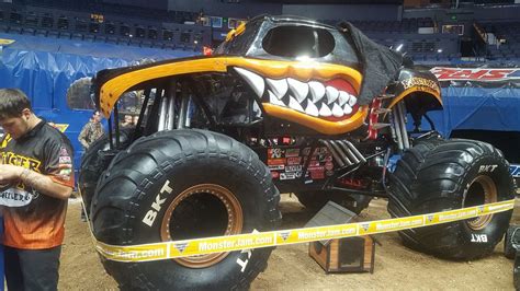 Monster Mutt Rottweiler Vaters Monster Trucks Wiki Fandom Powered