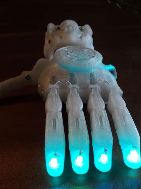 e-NABLING Light! This 3D Printed Prosthetic Hand Features a Beautiful ...
