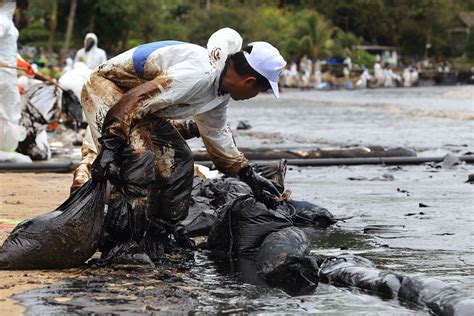 Oil Spill Definition Causes Effects List Facts Britannica