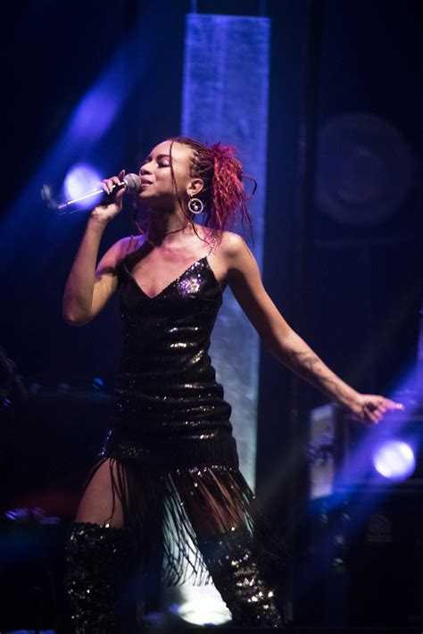 It's time to rise to the event. Concert review: Jorja Smith brings pitch-perfect ...